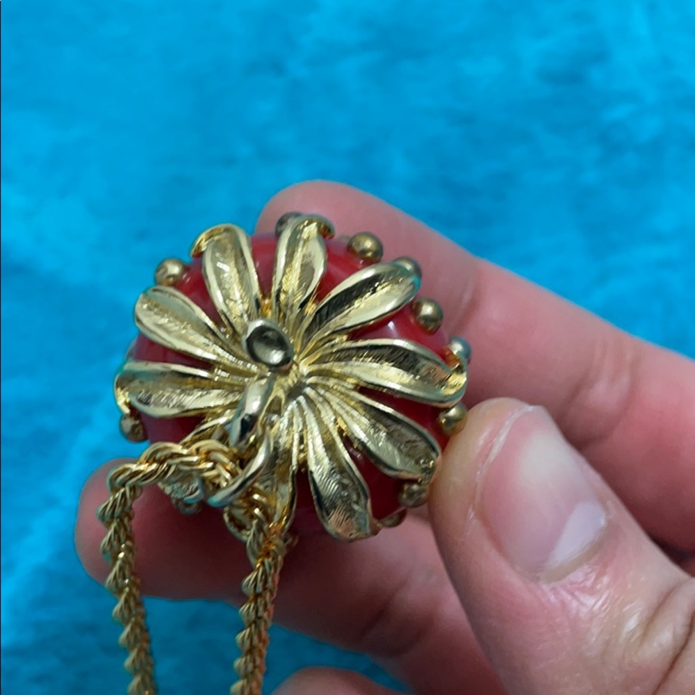 🛑SOLD🛑 Kenneth Jay Lane Strawberry Necklace - Picture 9 of 10